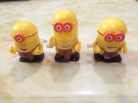 《神偷奶爸》上链行走玩具