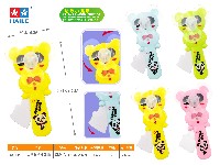 大熊猫手握风扇